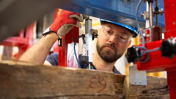SINTEF tester hundre år gamle låvebjelker
