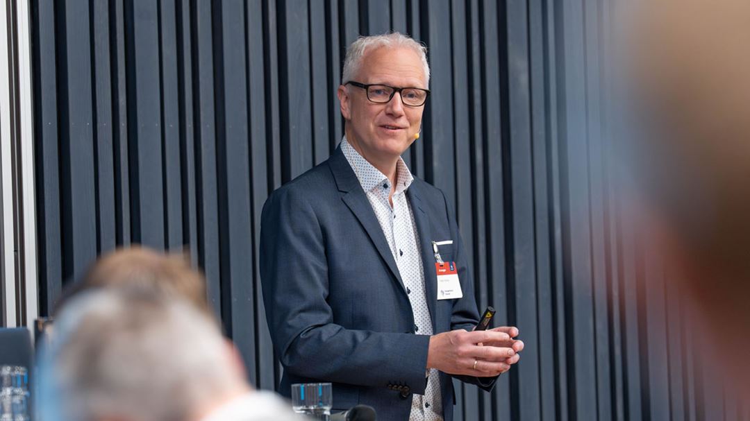 Petter Røkke, SINTEF, delte tre tiltak for å effektivisere energibruken på fastlandet.